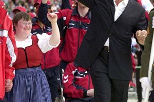 Na otwarcie Światowych Igrzysk Olimpiad Specjalnych w Irlalndii w 2003 r.
przyjechał Arnold Schwarzenegger. Do Warszawy też został zaproszony