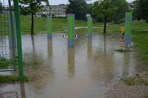 Zatopiona siłownia za halą Urania w Olsztynie