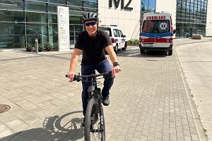 Chirurg transplantolog jeździ do pracy rowerem. Nie przez brak miejsca na parkingu