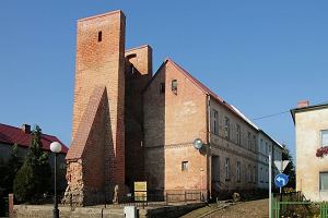 Mur obronny z basztą Zwinger w Ośnie Lubuskim