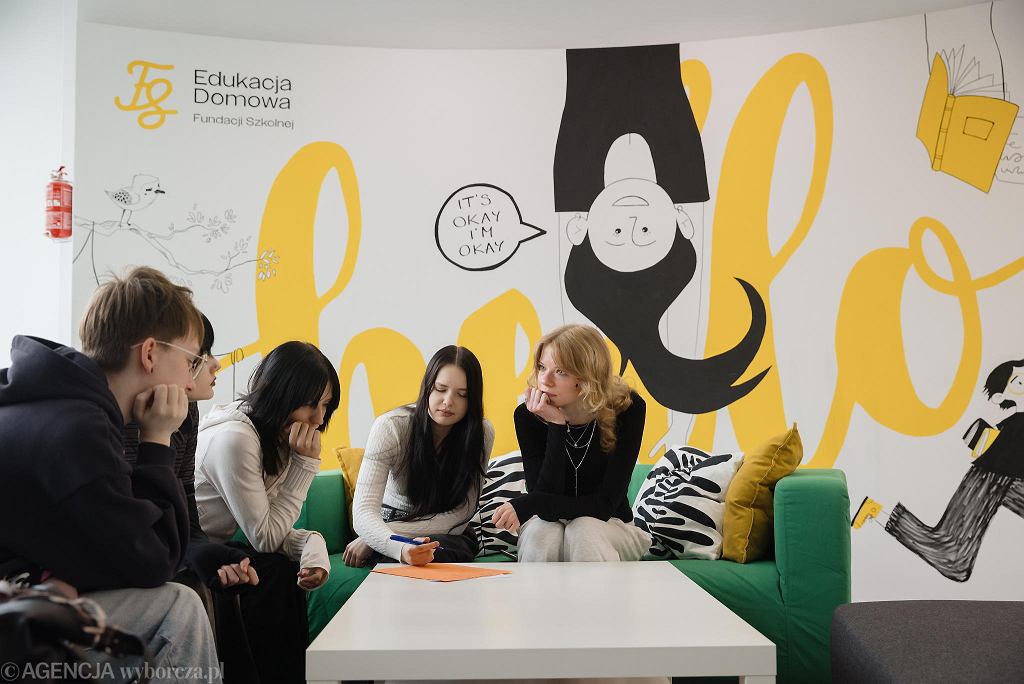 Ta szkoła jest jak praca po pandemii. Hybrydowe liceum może zmienić edukację i wyciągnąć dzieci z domów