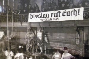 Na portalu fotopolska.eu zamieszczane są historyczne zdjęcia. Jest tam także zakłada - 