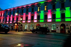 9 października w Łodzi rozpocznie się kolejna edycja Move Light Festival, czyli imprezy która przyciąga do centrum miasta setki tysięcy ludzi. Piotrkowska już przygotowuje się na ich przyjęcie - wiele kamienic jest już oświetlonych. I wszystkie wyglądają wspaniale