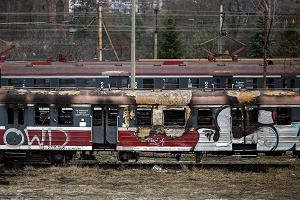 Zniszczony przez ogień wagon jednostki elektrycznej