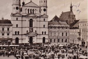 Muzeum Miejskie w Bydgoszczy znajdowało się na zachodniej pierzei Starego Rynku, tuż przy kościele