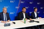 Podpisanie listu intencyjnego, 24 kwietnia 2025 r. Od lewej: marszałek województwa śląskiego Wojciech Saługa, prezydent Katowic Marcin Krupa i dyrektor generalny ICEYE Rafał Modrzewski