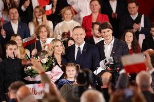 Rodzina Nawrockich podczas wyborczej konwencji w Krakowie. Listopad 2024