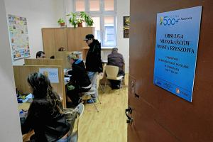 Rzeszów. Pierwszy dzień składania wniosków rządowego programu 500 plus.
