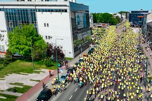 Dwie Zagłębiowskie Masy Krytyczne na jednym zdjęciu. Po lewej 17 ZMK w 2024 roku i 3 tysiące uczestników, po prawej 11 ZMK w 2018 roku i 5 tysięcy uczestników