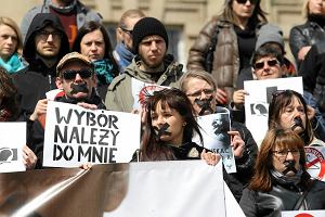 Protest przeciwko zaostrzeniu przepisów antyaborcyjnych - kwiecień, Wały Chrobrego w Szczecinie