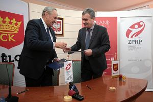 Andrzej Kraśnicki i Wojciech Lubawski podczas podpisania umowy o organizacji Mistrzostw Swiata kobiet do lat 18