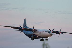 Antonow an-12 na łódzkim lotnisku