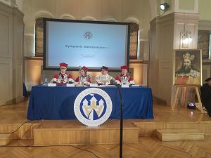 Jubileuszowe święto UKW. Uniwersytet liczy 20 lat i sprzedaje swój historyczny budynek