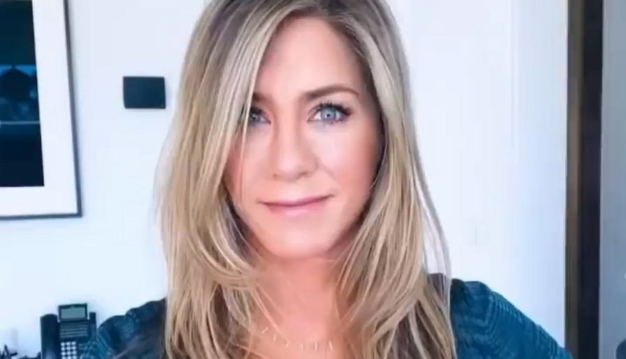 Jennifer Aniston și-a arătat coafurile de-a lungul anilor.  La care arăta mai bine?