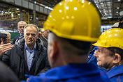 Donald Tusk i załoga Rafako