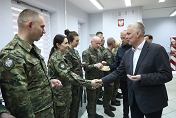 Szef MZWiA Tomasz Siemoniak z wielkanocną wizytą na granicy w Bobrownikach