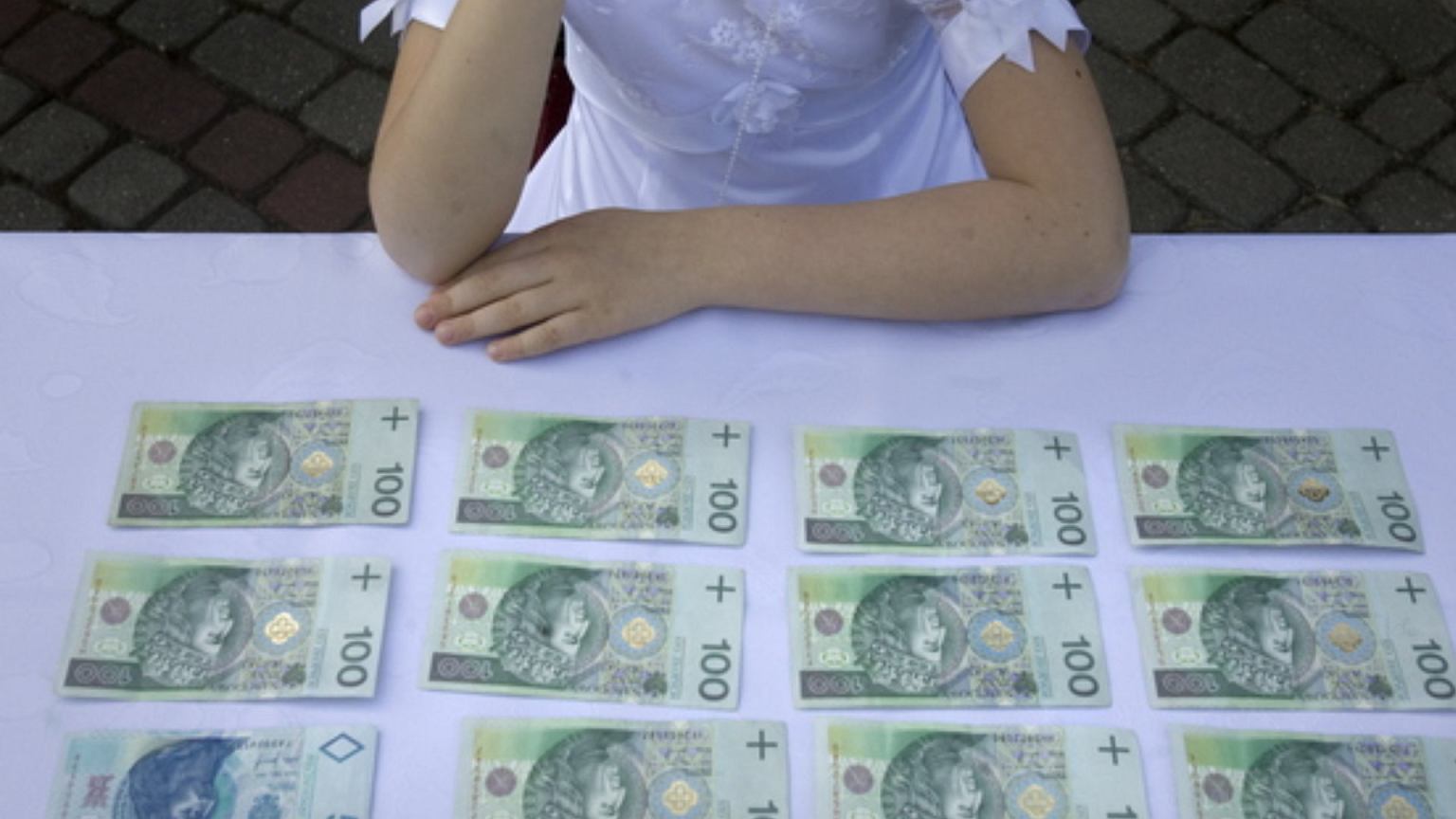 Matka trzecioklasisty o komunii: Nie wyobrażam sobie, żeby ktoś nie przyszedł, bo nie ma na kopertę