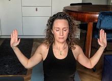 Monika Mrozowska - joga w domu